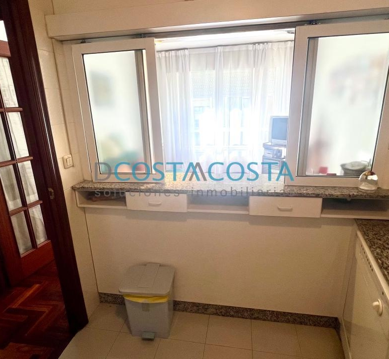 Se vende piso con terraza  al lado de la playa en Ramallosa, Nigrán