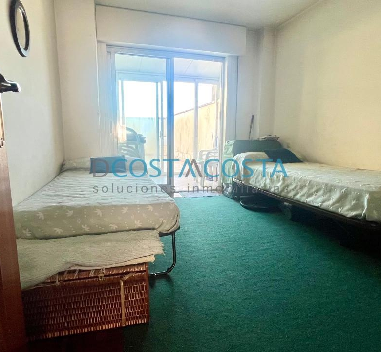 Se vende piso con terraza  al lado de la playa en Ramallosa, Nigrán