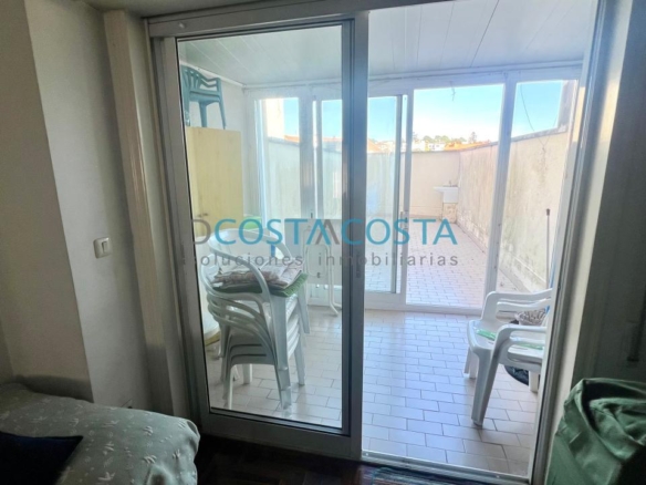 Se vende piso con terraza  al lado de la playa en Ramallosa, Nigrán