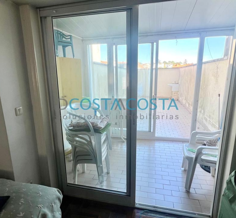 Se vende piso con terraza  al lado de la playa en Ramallosa, Nigrán