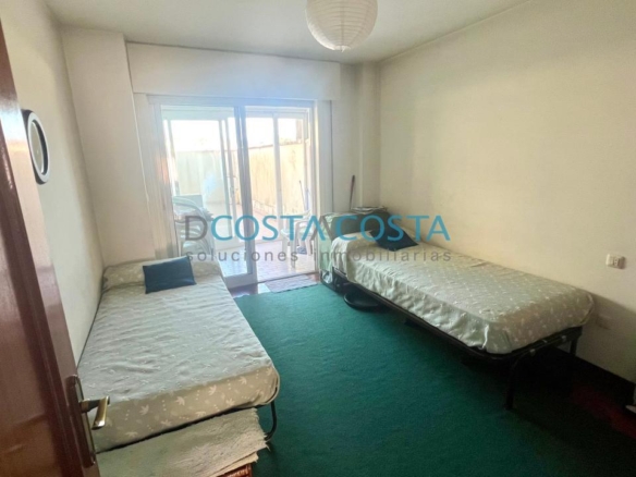 Se vende piso con terraza  al lado de la playa en Ramallosa, Nigrán