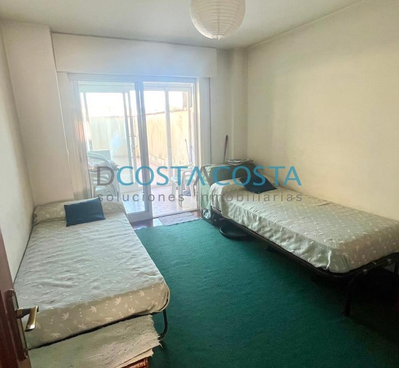 Se vende piso con terraza  al lado de la playa en Ramallosa, Nigrán
