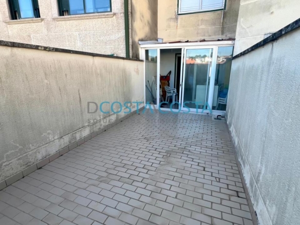 Se vende piso con terraza  al lado de la playa en Ramallosa, Nigrán