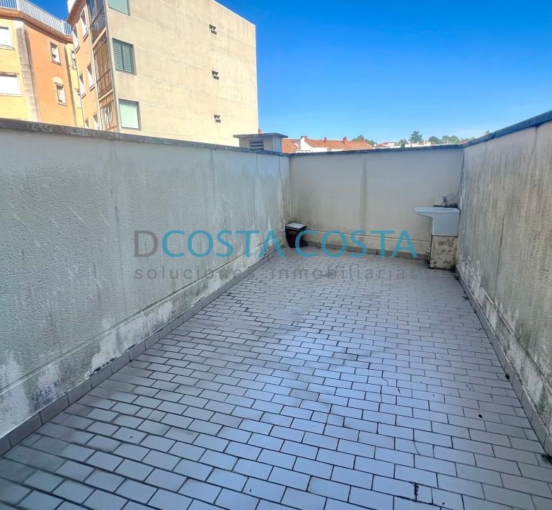 Se vende piso con terraza  al lado de la playa en Ramallosa, Nigrán