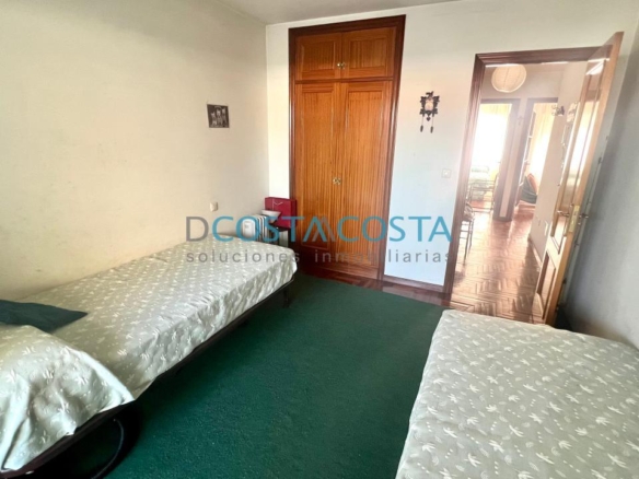 Se vende piso con terraza  al lado de la playa en Ramallosa, Nigrán