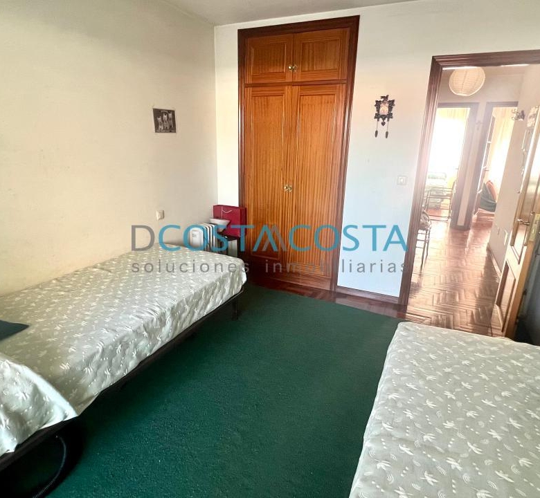 Se vende piso con terraza  al lado de la playa en Ramallosa, Nigrán