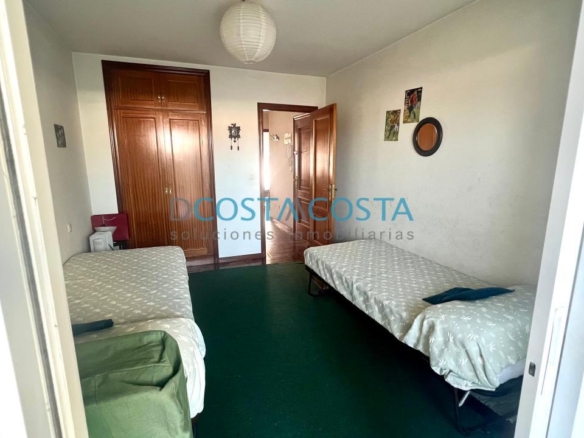 Se vende piso con terraza  al lado de la playa en Ramallosa, Nigrán
