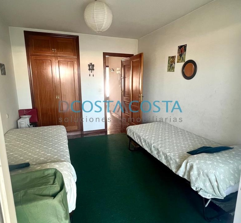 Se vende piso con terraza  al lado de la playa en Ramallosa, Nigrán