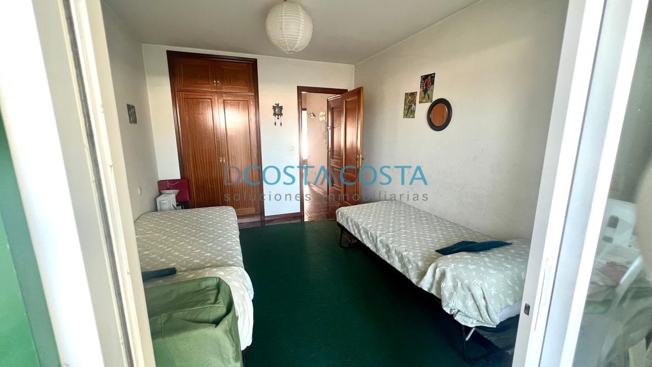 179052549040900173685_179052426154 Se vende piso con terraza al lado de la playa en Ramallosa, Nigrán