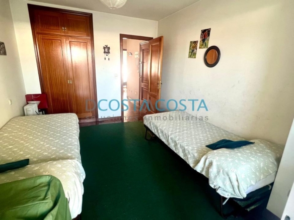 Se vende piso con terraza  al lado de la playa en Ramallosa, Nigrán