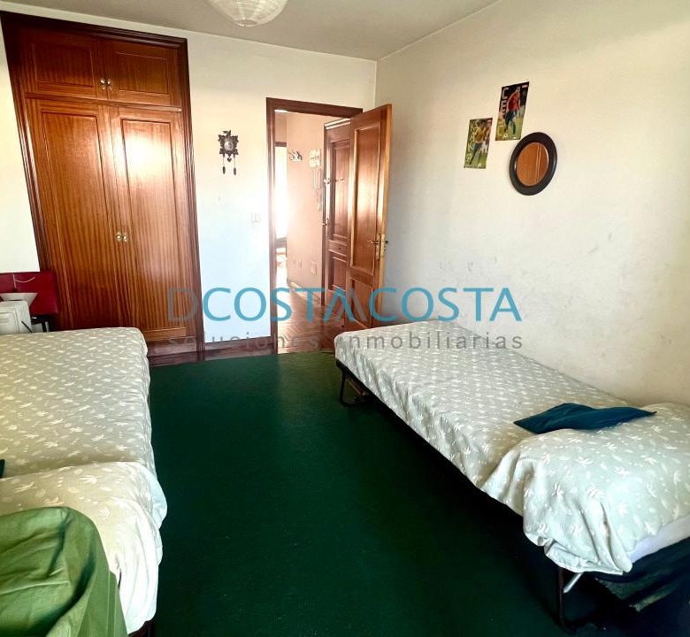 Se vende piso con terraza  al lado de la playa en Ramallosa, Nigrán