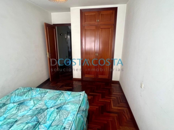 Se vende piso con terraza  al lado de la playa en Ramallosa, Nigrán
