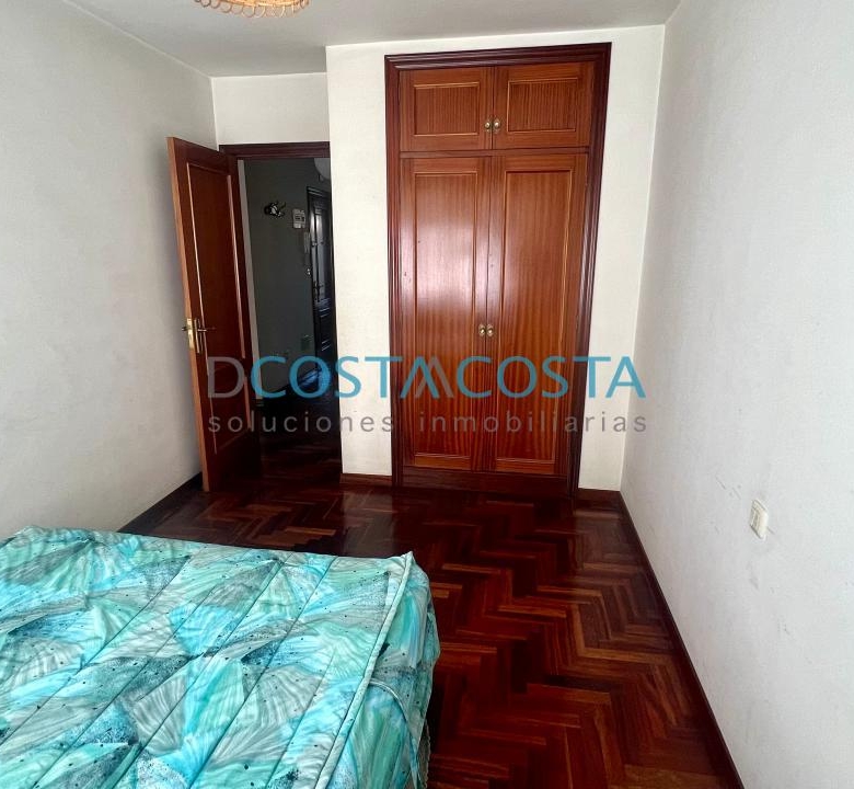 Se vende piso con terraza  al lado de la playa en Ramallosa, Nigrán