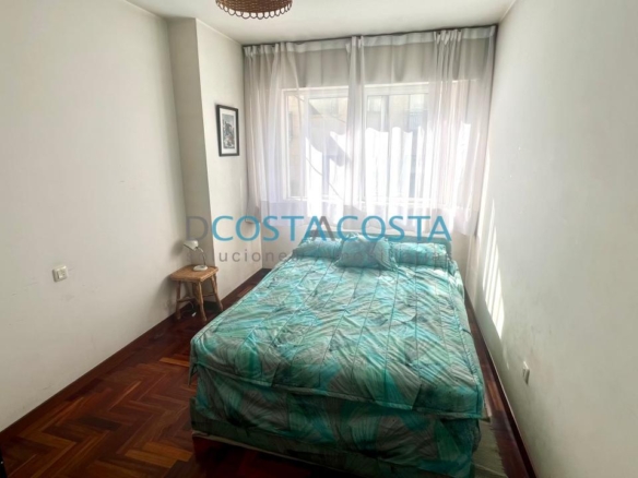 Se vende piso con terraza  al lado de la playa en Ramallosa, Nigrán