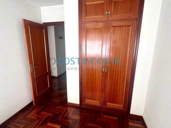 Se vende piso con terraza  al lado de la playa en Ramallosa, Nigrán