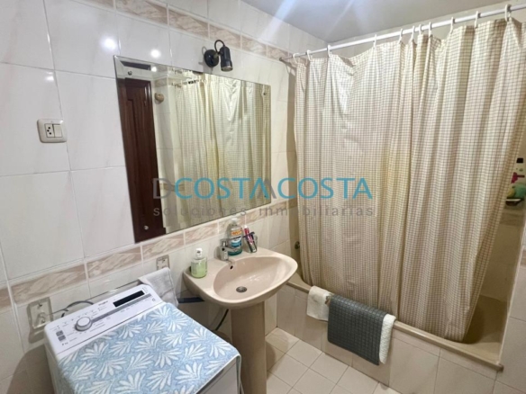 Se vende piso con terraza  al lado de la playa en Ramallosa, Nigrán