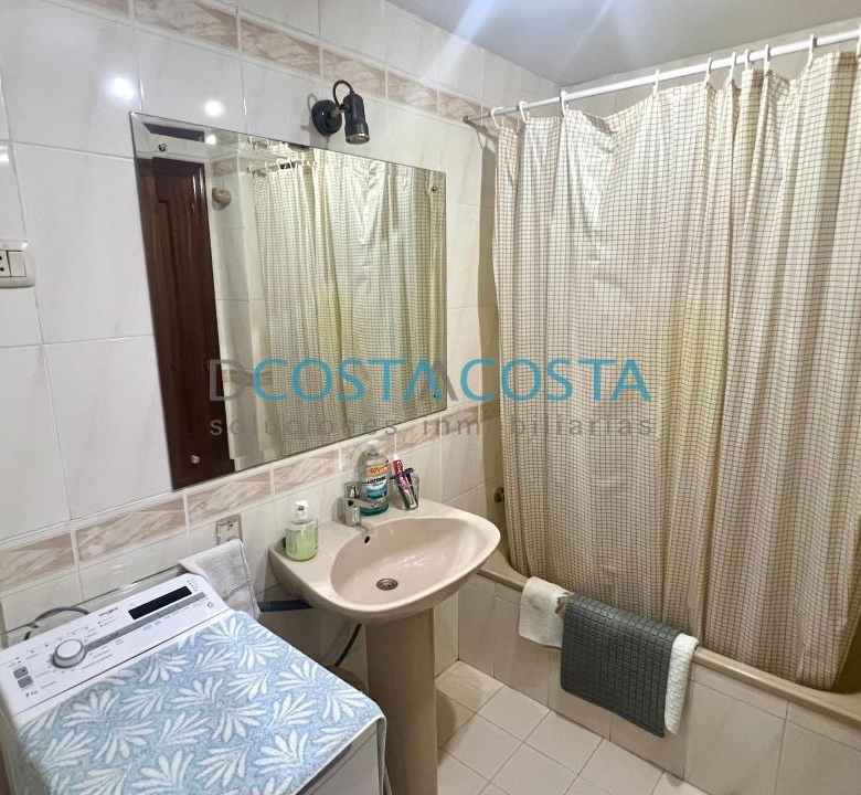 Se vende piso con terraza  al lado de la playa en Ramallosa, Nigrán