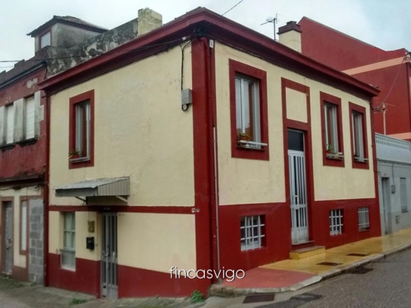 Casa con dos viviendas. Calle Toledo
