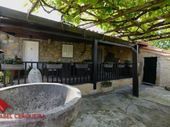 ¡VIVE, EMPRENDE O INVIERTE! CASA DE PIEDRA CON PISCINA Y AMPLIA FINCA EN TOMIÑO