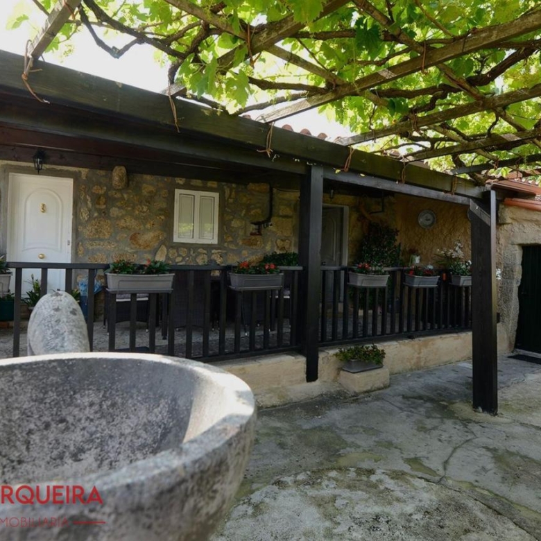 ¡VIVE, EMPRENDE O INVIERTE! CASA DE PIEDRA CON PISCINA Y AMPLIA FINCA EN TOMIÑO