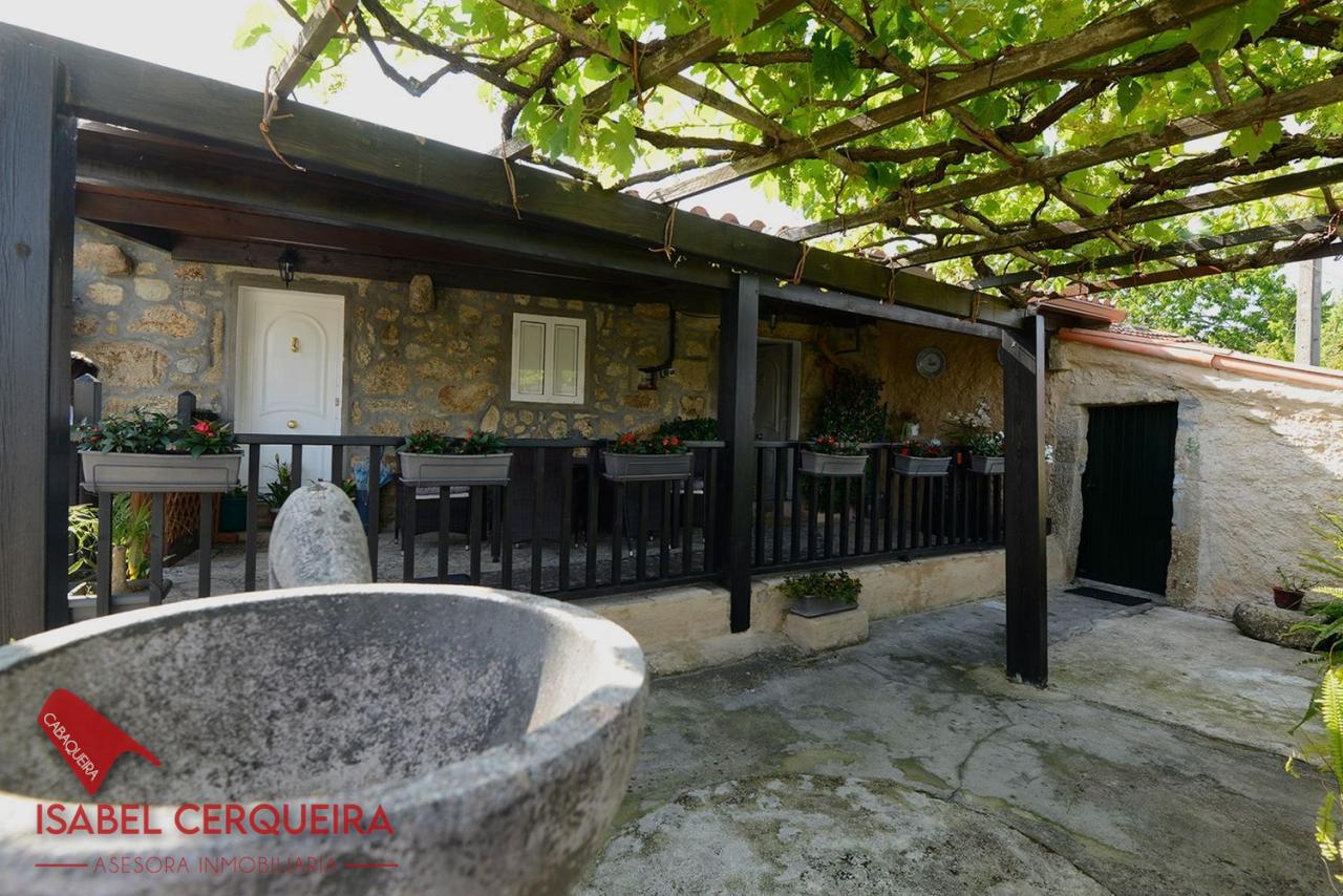 ¡VIVE, EMPRENDE O INVIERTE! CASA DE PIEDRA CON PISCINA Y AMPLIA FINCA EN TOMIÑO