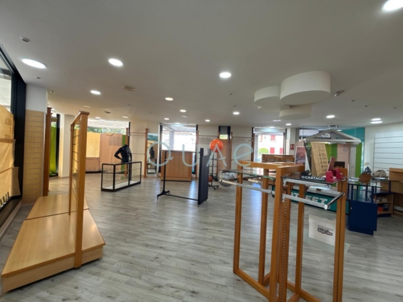 LOCAL COMERCIAL EN VENTA Y ALQUILER A RAMALLOSA