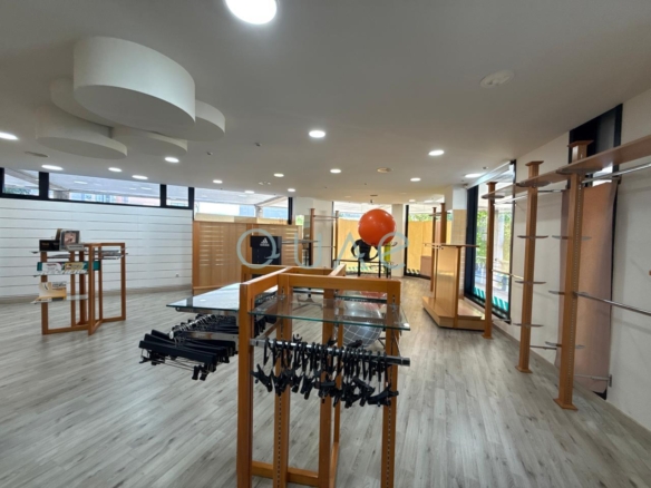 LOCAL COMERCIAL EN VENTA Y ALQUILER A RAMALLOSA
