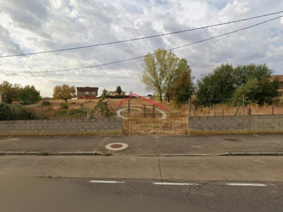 SOLAR URBANA Y RÚSTICA EN POBLADURA DEL BERNESGA