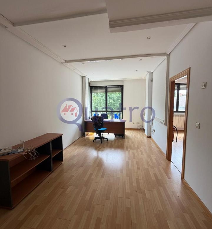 Oficina muy luminosa de 41 m2 con baño privado al lado de Santa Ana