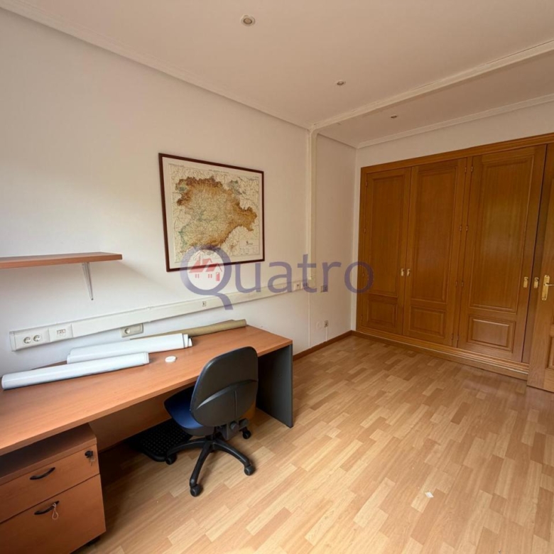 Oficina muy luminosa de 41 m2 con baño privado al lado de Santa Ana