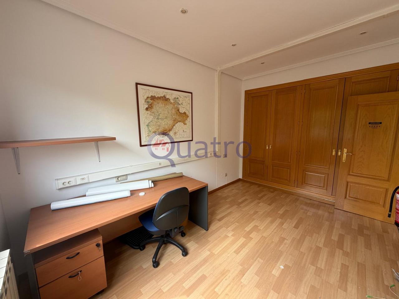 Oficina muy luminosa de 41 m2 con baño privado al lado de Santa Ana