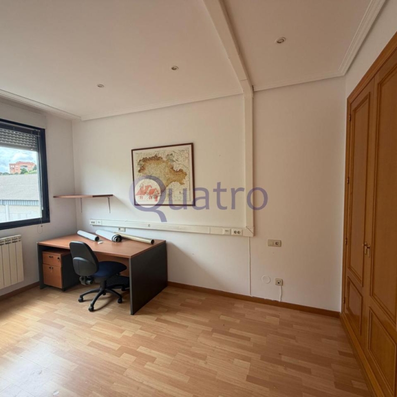 Oficina muy luminosa de 41 m2 con baño privado al lado de Santa Ana
