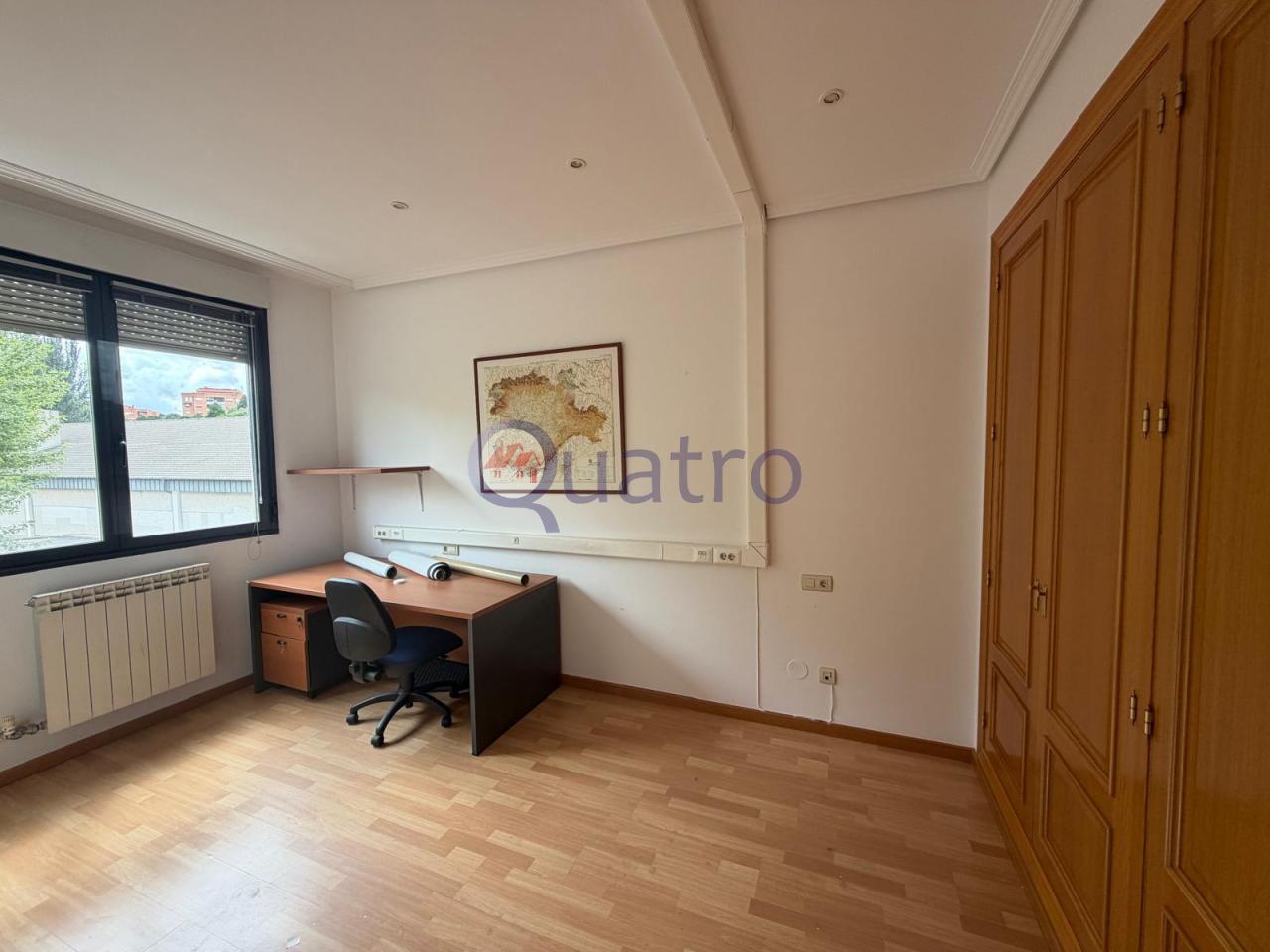 Oficina muy luminosa de 41 m2 con baño privado al lado de Santa Ana