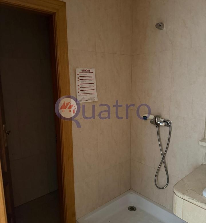 Oficina muy luminosa de 41 m2 con baño privado al lado de Santa Ana