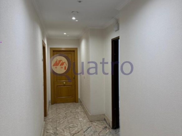 Oficina muy luminosa de 41 m2 con baño privado al lado de Santa Ana