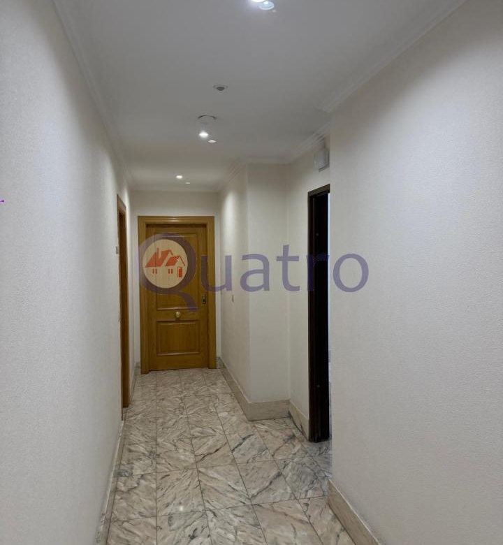 Oficina muy luminosa de 41 m2 con baño privado al lado de Santa Ana