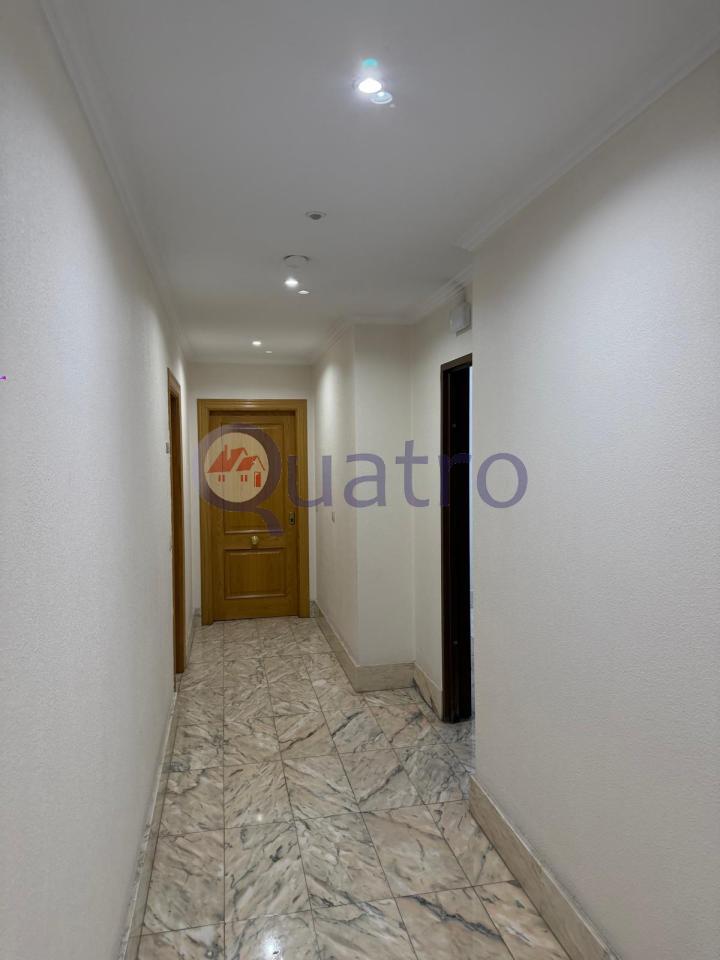 Oficina muy luminosa de 41 m2 con baño privado al lado de Santa Ana