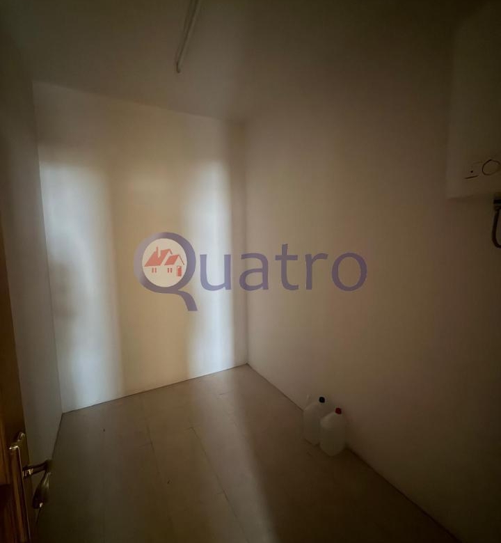 Oficina amplia y luminosa de 3 estancias cerca de Santa Ana