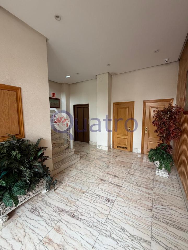 179061549562300029749_179061458837 Oficina amplia y luminosa de 3 estancias cerca de Santa Ana