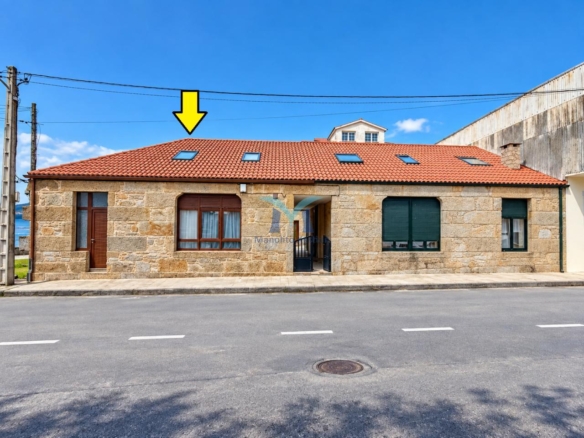 CASA DE PIEDRA AL LADO DEL MAR EN MUXÍA