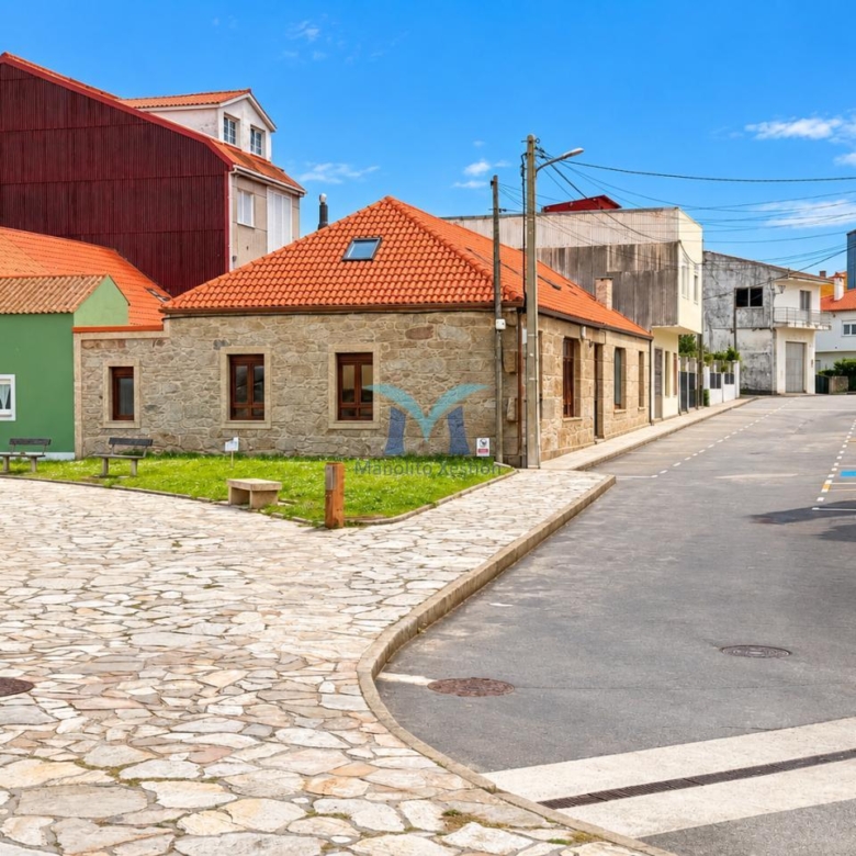CASA DE PIEDRA AL LADO DEL MAR EN MUXÍA