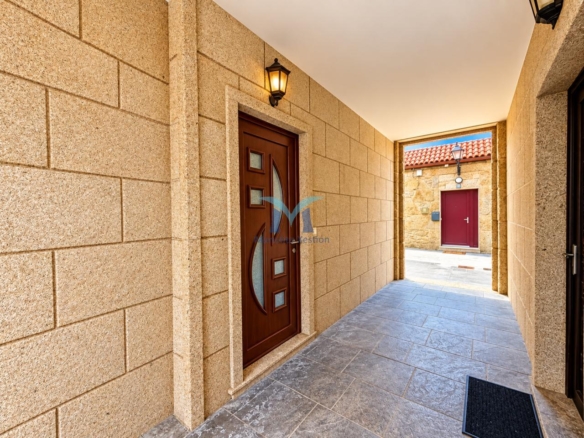 CASA DE PIEDRA AL LADO DEL MAR EN MUXÍA