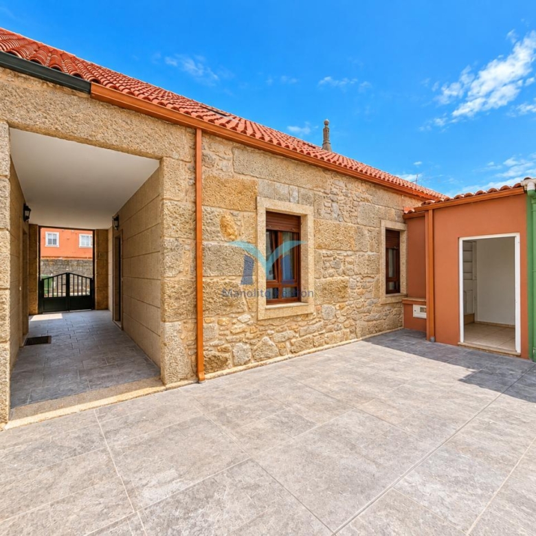 CASA DE PIEDRA AL LADO DEL MAR EN MUXÍA