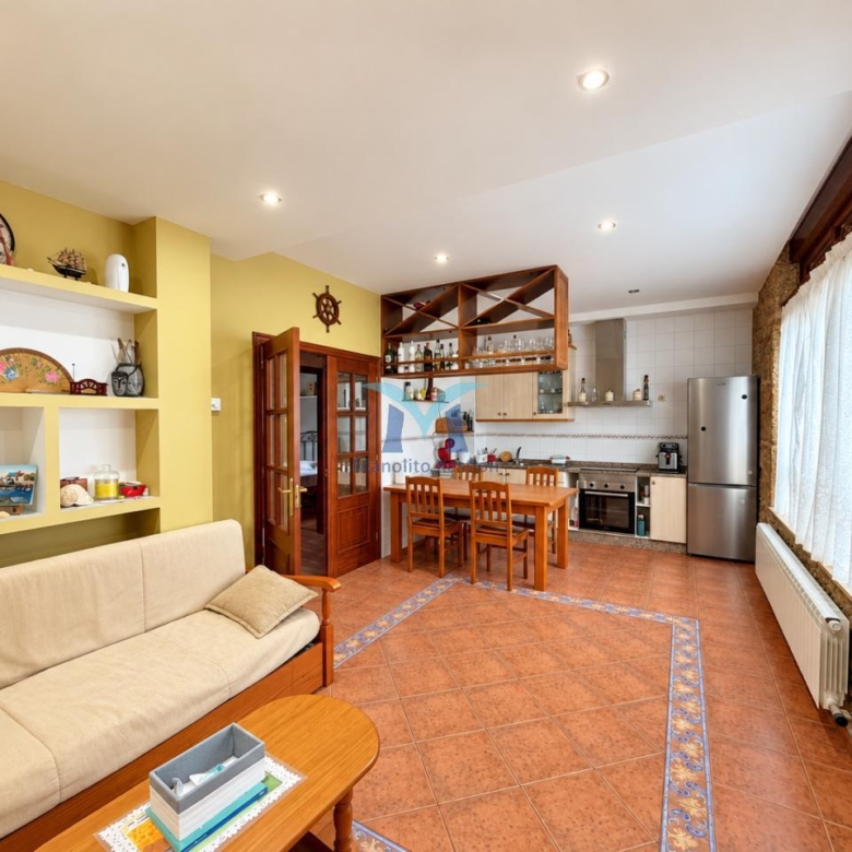 CASA DE PIEDRA AL LADO DEL MAR EN MUXÍA