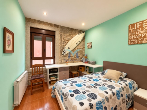 CASA DE PIEDRA AL LADO DEL MAR EN MUXÍA