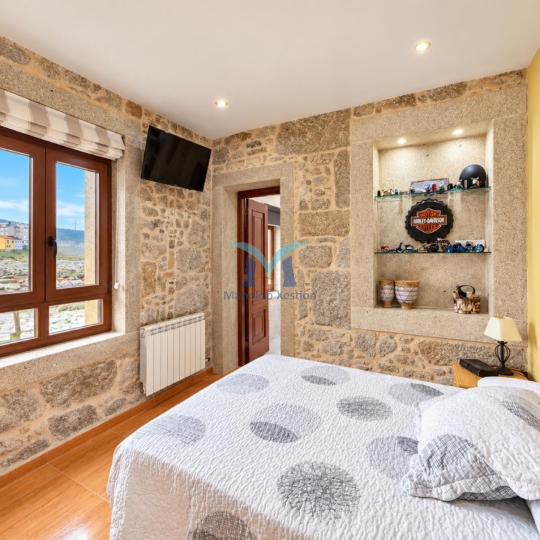 CASA DE PIEDRA AL LADO DEL MAR EN MUXÍA
