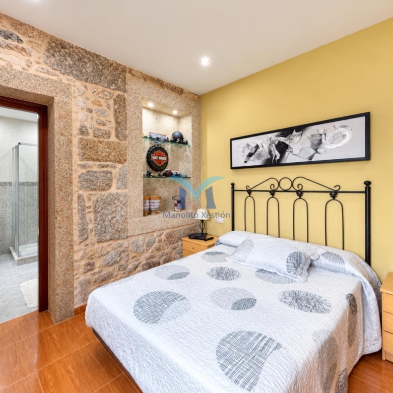 CASA DE PIEDRA AL LADO DEL MAR EN MUXÍA