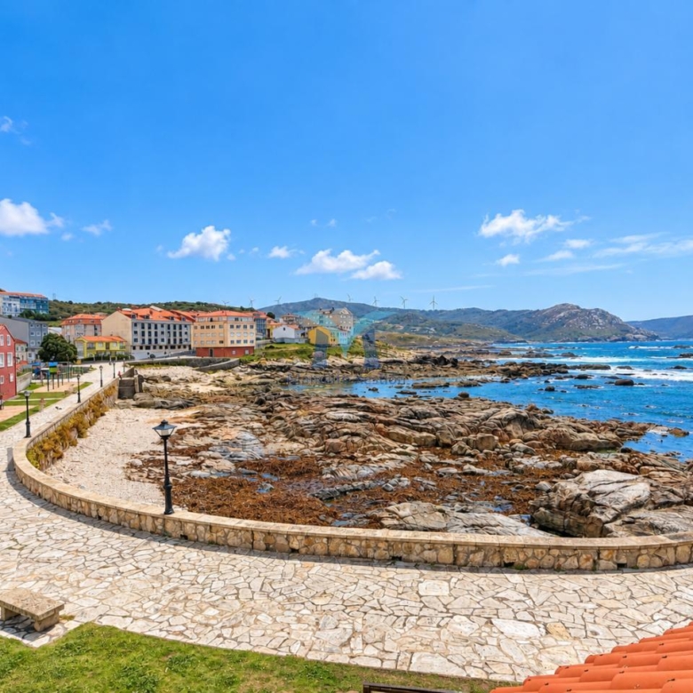 CASA DE PIEDRA AL LADO DEL MAR EN MUXÍA