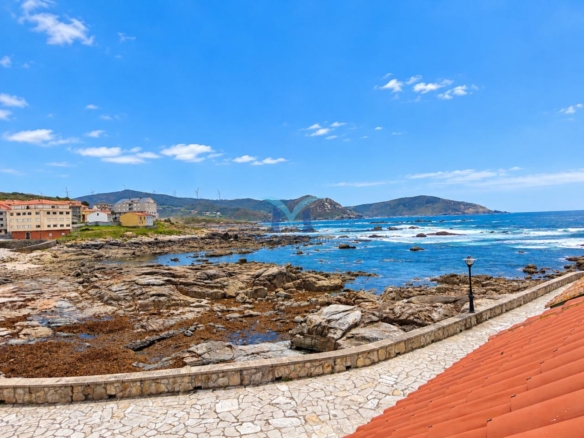 CASA DE PIEDRA AL LADO DEL MAR EN MUXÍA