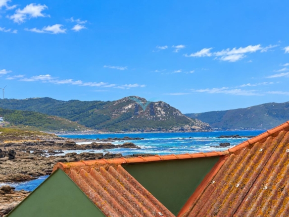 CASA DE PIEDRA AL LADO DEL MAR EN MUXÍA